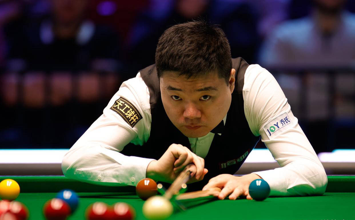 佼者, 分再次获胜, 伯逊暂时战